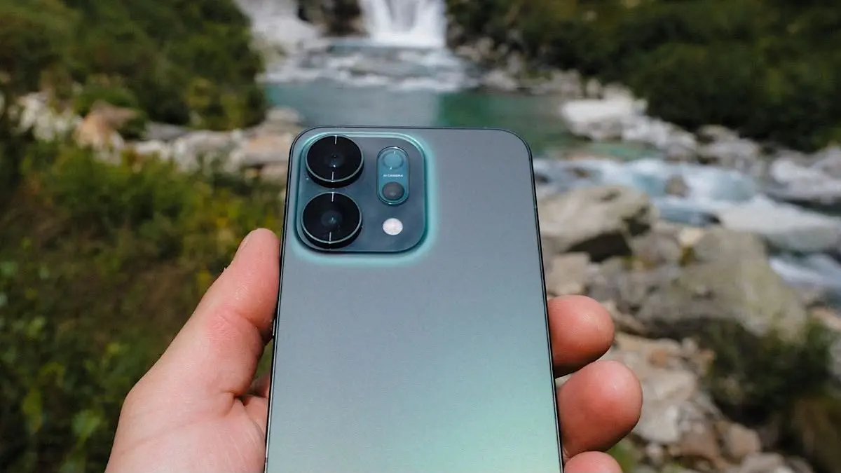 Review kamera Oppo Reno 14 5G setelah 8 bulan pemakaian. HP Rp6 jutaan dengan fitur zoom 120x, rekam video 4K 60 FPS stabil, dan OS ColorOS 16 terbaru.(pinterest)