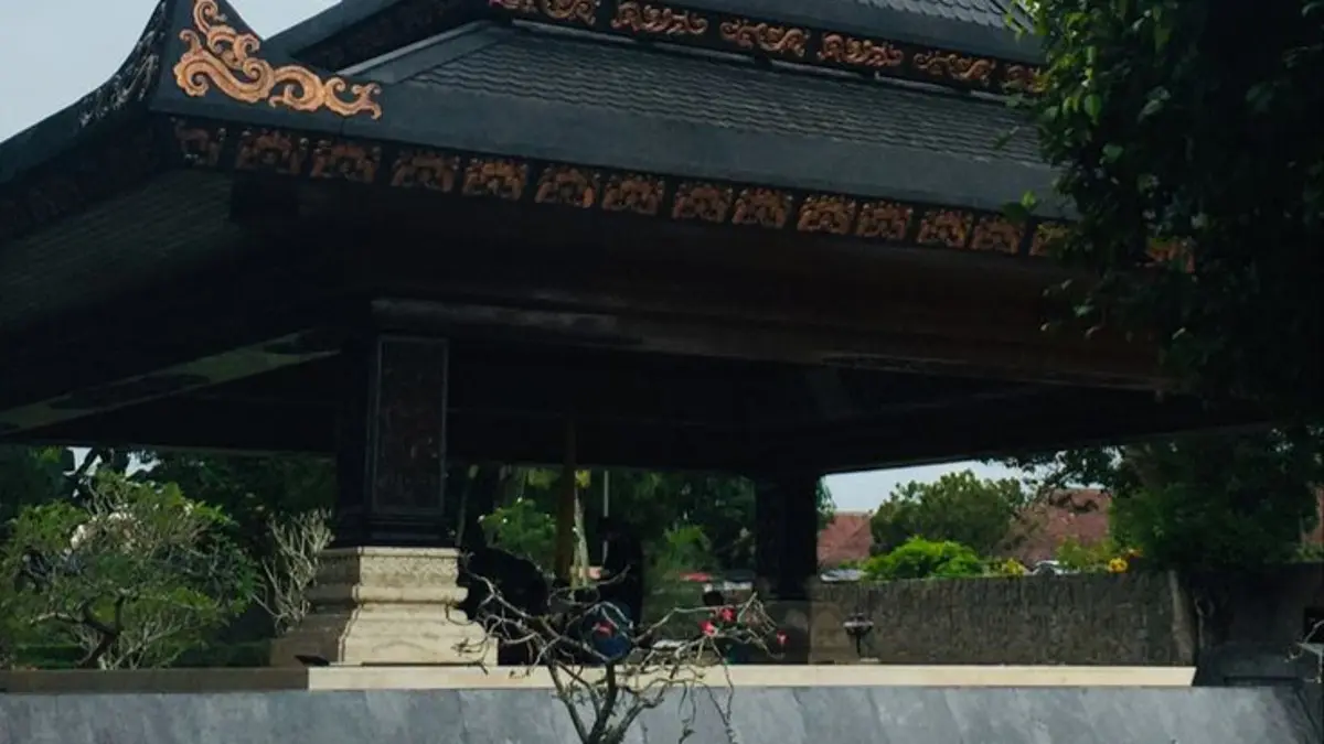 Benarkah makam Soekarno di Blitar kosong dan Bung Karno masih hidup? Simak fakta sejarah, bukti medis, hingga asal-usul teori konspirasi yang beredar. (Pinterest) 