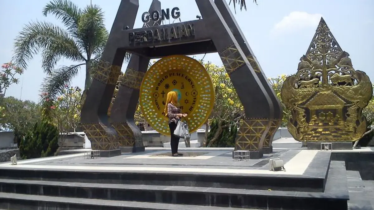 Wisata Makam Bung Karno Blitar menawarkan museum, perpustakaan, Gong Perdamaian Dunia, serta tiket masuk hanya Rp4.000 per orang. (Pinterest) 