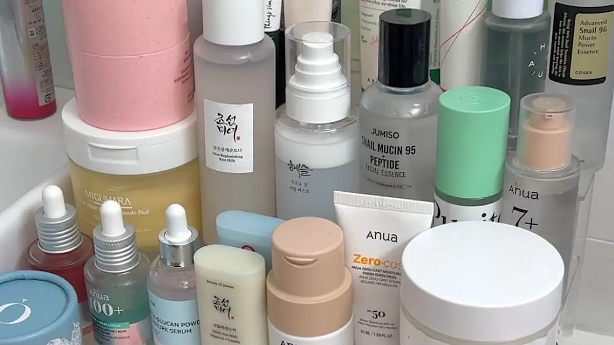Cek review paket skincare YouMe! Ulasan jujur sabun, toner, serum, day cream, night cream, legalitas BPOM, dan cara atasi flek hitam.(pinterest)