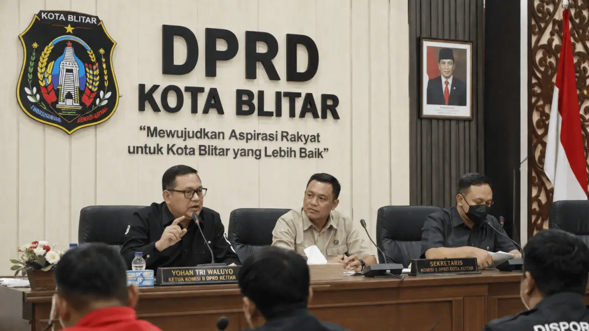 Komisi II DPRD Kota Blitar berharap polemik KONI segera selesai agar hibah pembinaan atlet dapat segera dicairkan.