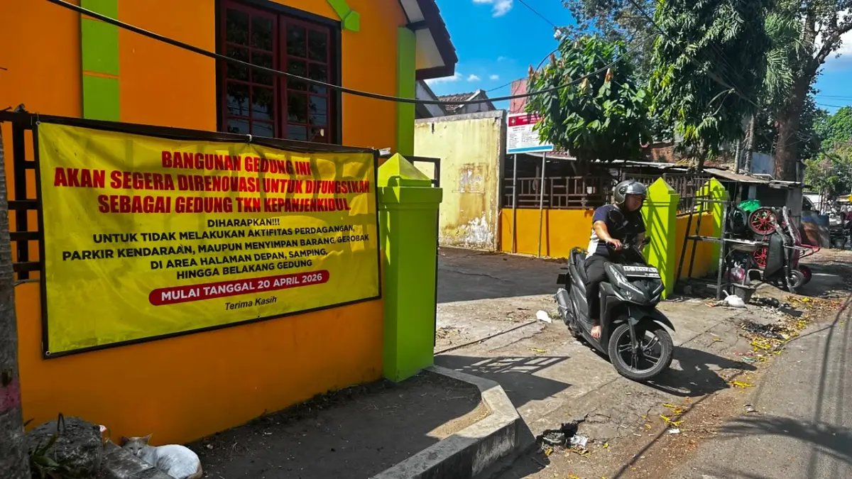 Rehabilitasi TK Negeri Banjarsari Kidul di Kota Blitar telah memasuki tahap pertama. Dispendik berencana mengusulkan tambahan anggaran PAK 2026 untuk penyempurnaan pagar dan paving demi meningkatkan keamanan serta kenyamanan peserta didik.