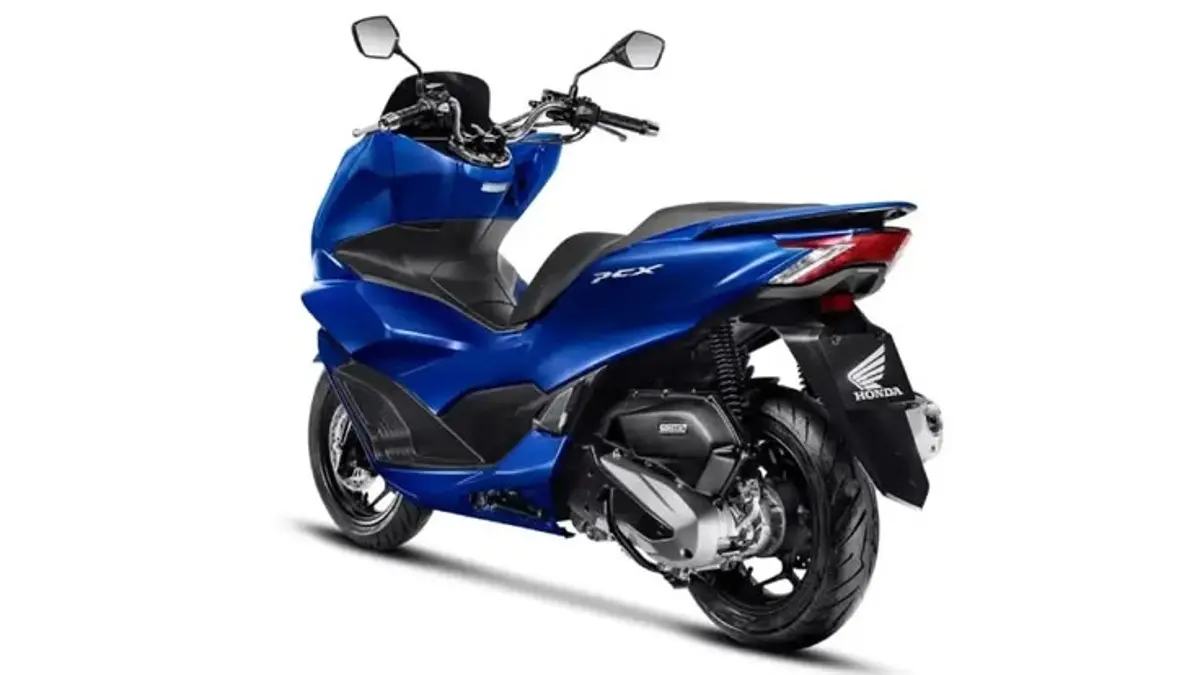 Review Honda PCX 160 RoadSync varian tertinggi harga Rp40 jutaan. Cek kenyamanan suspensi tabung, layar TFT, fitur voice command, dan efisiensi BBM! (PINTEREST)