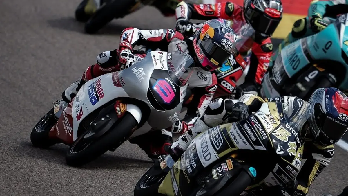Viral video klaim Veda Ega Pratama juara Moto3 GP Inggris di Silverstone 2026. Kreator akui kontennya hanya rekaan fiktif! (SC INSTAGRAM)
