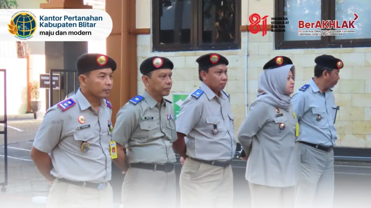 Kegiatan apel pagi Kantor Pertanahan Kabupaten Blitar yang dipimpin oleh Kepala Seksi Penataan dan Pemberdayaan Kantor Pertanahan Kabupaten Blitar, yaitu Bapak Akhmad Syaikhu, A.Ptnh.