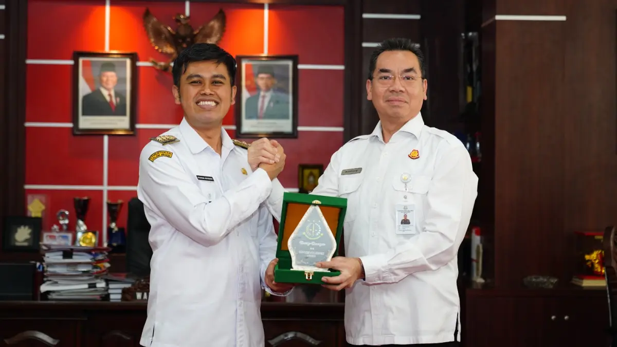 Sinergi Pemerintah Kota Blitar dan Kejaksaan Negeri Blitar terus diperkuat dalam mengawal tata kelola pemerintahan yang bersih dan akuntabel. Kolaborasi ini diwujudkan melalui pendampingan hukum terhadap program strategis daerah, termasuk Rastrada dan perlindungan anak, demi memastikan pelayanan publik berjalan transparan, tepat sasaran, serta memberikan manfaat bagi masyarakat.