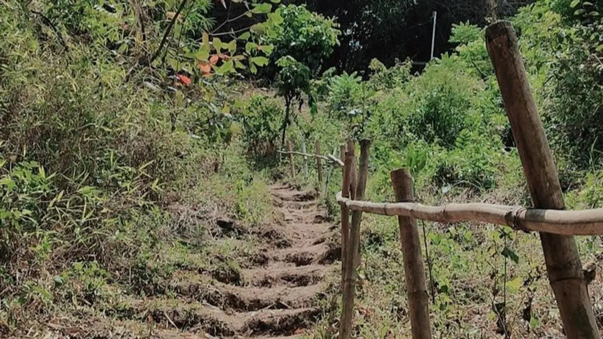 Gunung Pegat Blitar ternyata memiliki filosofi memutus bala dan hal negatif, bukan membawa perpisahan. Simak hasil penelusuran sejarah dan budayanya.(Pinterest) 