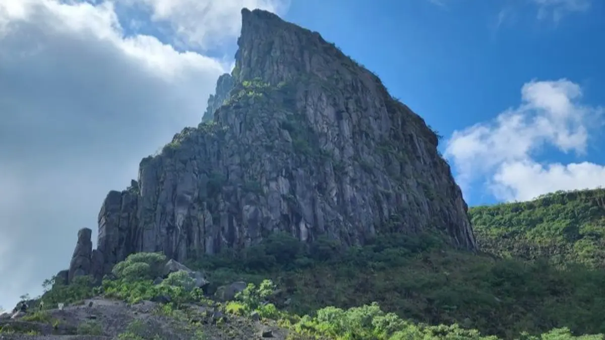 Misteri sumpah Lembu Suro dalam legenda Gunung Kelud mengisahkan sayembara Majapahit, Gunung Pegat, dan pesan moral yang diwariskan turun-temurun. (Pinterest) 