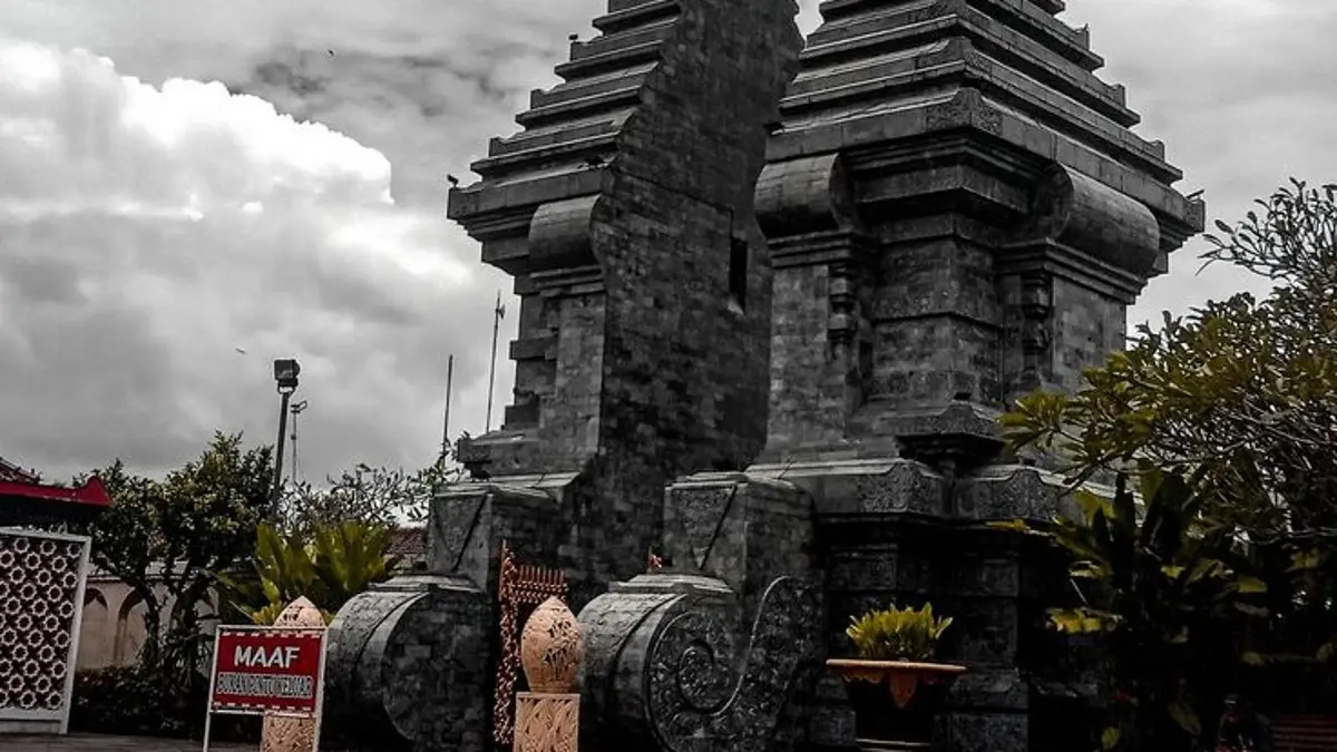 Ulasan lengkap fasilitas, koleksi museum, sejarah, dan harga tiket ziarah ke Makam Bung Karno di Kota Blitar. (PINTEREST)