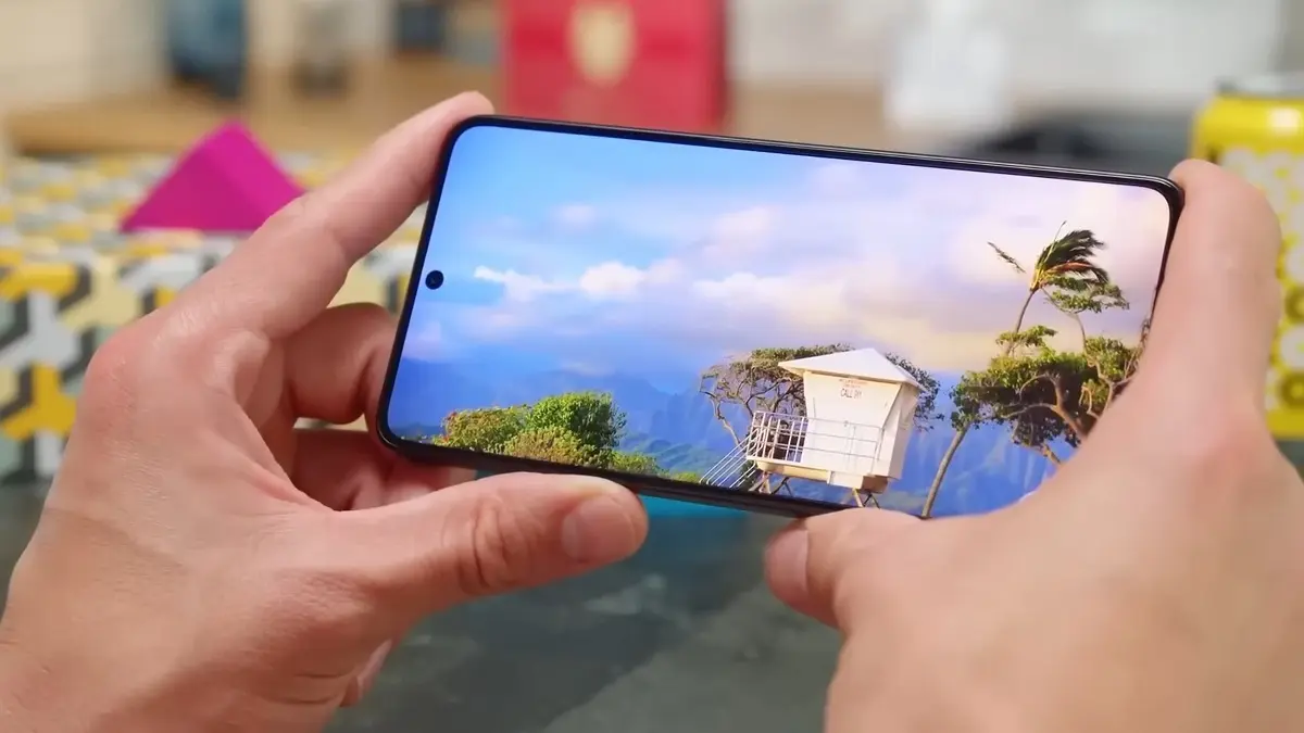 Cek rekomendasi HP untuk content creator dari Samsung dengan kamera 4K OIS terbaik mulai Rp3 jutaan. Stabil dan tajam! (SC YouTube)