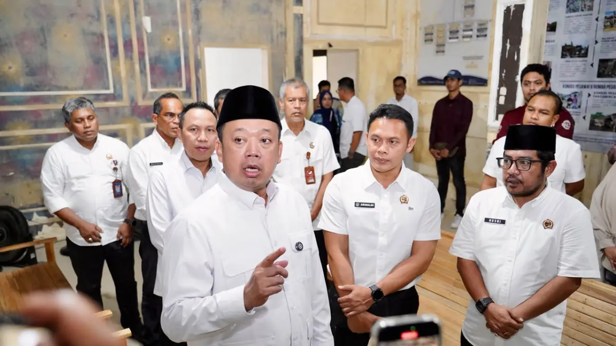 Menteri Agraria dan Tata Ruang/Kepala Badan Pertanahan Nasional (ATR/BPN), Nusron Wahid, meninjau Kantor Pertanahan (Kantah) Kabupaten Aceh Tamiang yang terdampak bencana hidrometeorologi Sumatera 2025, Kamis (23/07/2026).