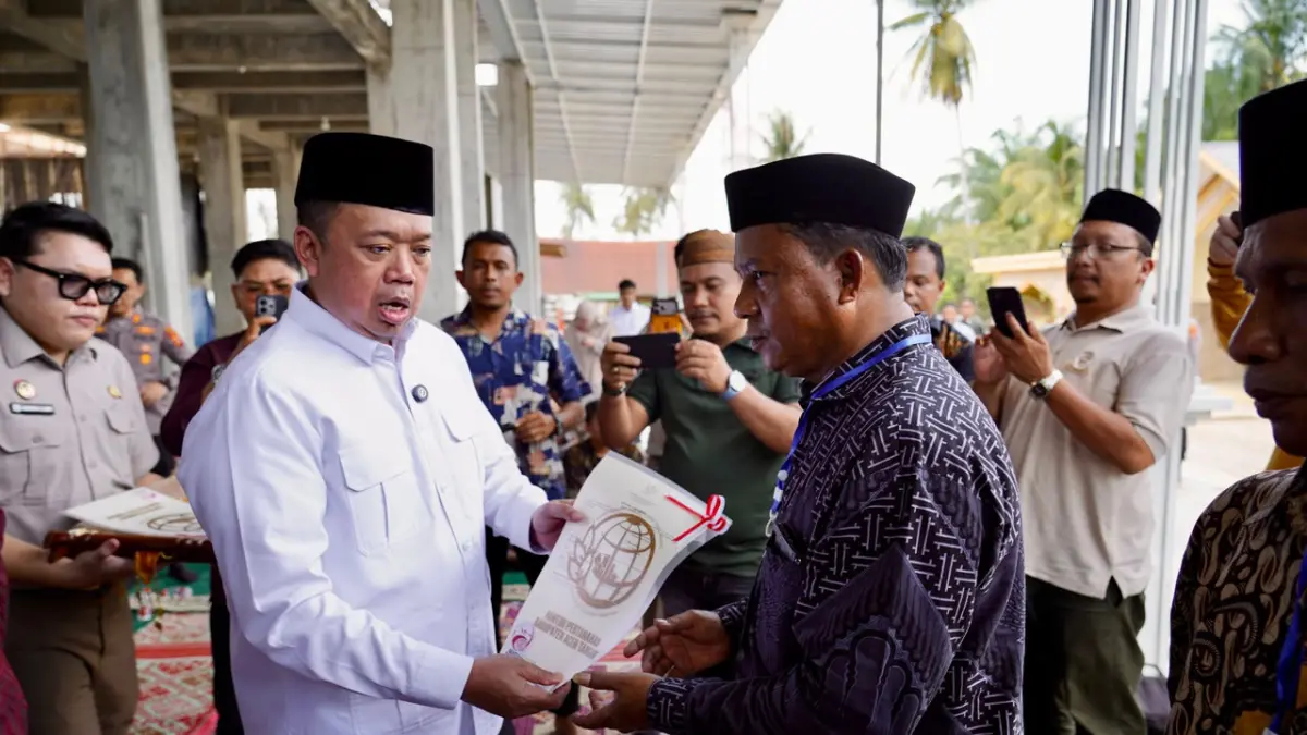 Menteri Nusron Serahkan Sertipikat Wakaf dan Bantuan dari MUI untuk Masjid Salman Alfarisi Aceh Tamiang
