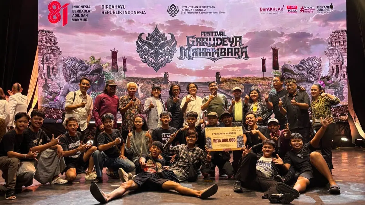 Prestasi membanggakan kembali diukir oleh dunia seni pertunjukan Kota Blitar. Adalah Sanggar Patrialoka yang kembali sukses menguncang panggung Gedung Cak Durasim, Surabaya, dalam pergelaran Festival Garudeya Mahambara pada Rabu (22/7).