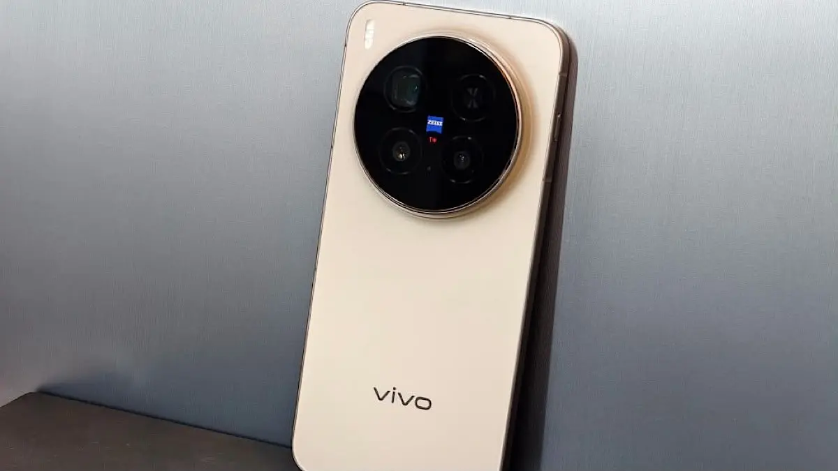 Vivo X300 Pro hadir dengan Origin OS, Dimensity 9500, kamera periskop 200 MP, baterai 6.510 mAh, serta membawa pembaruan besar di sektor software.(pinterest)