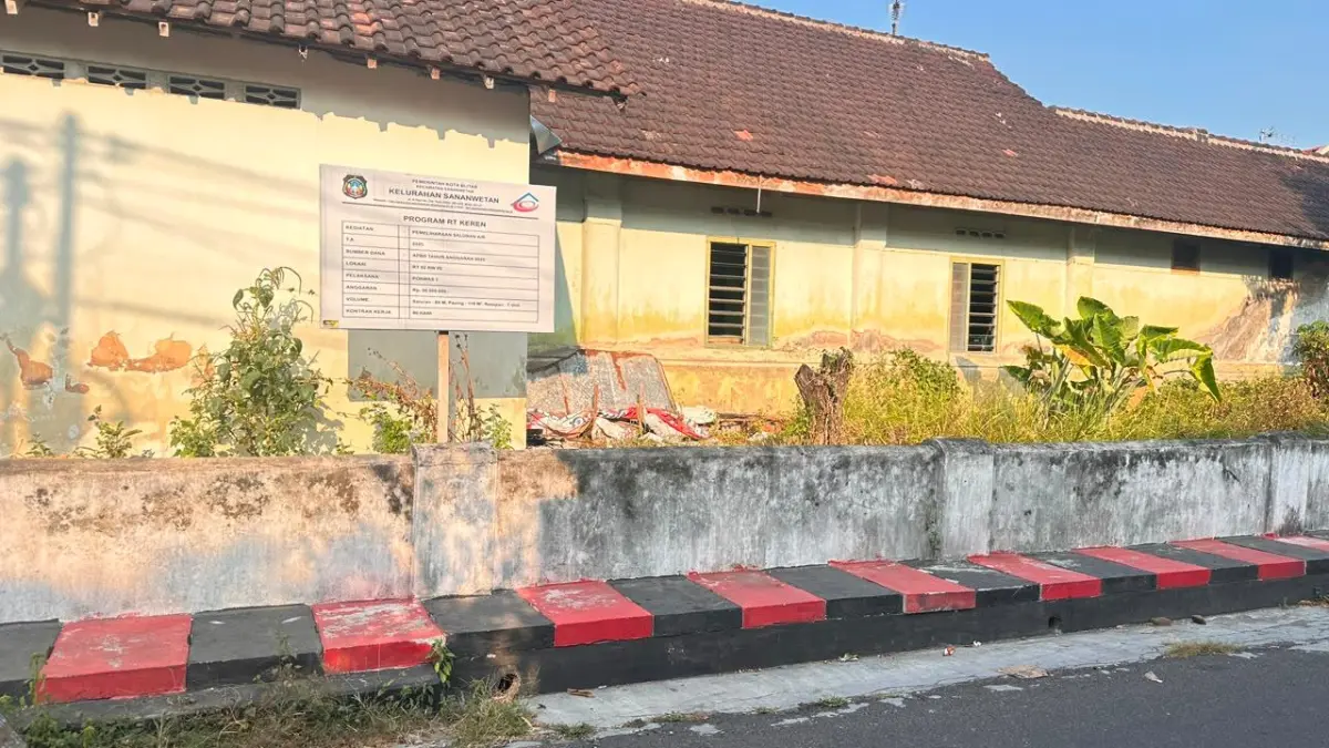 CB TAN/RADAR BLITAR
HASIL KARYAMAS: Pemeliharaan selokan sepanjang 60 meter yang menelan anggaran Rp 50 juta di Kelurahan Sananwetan.