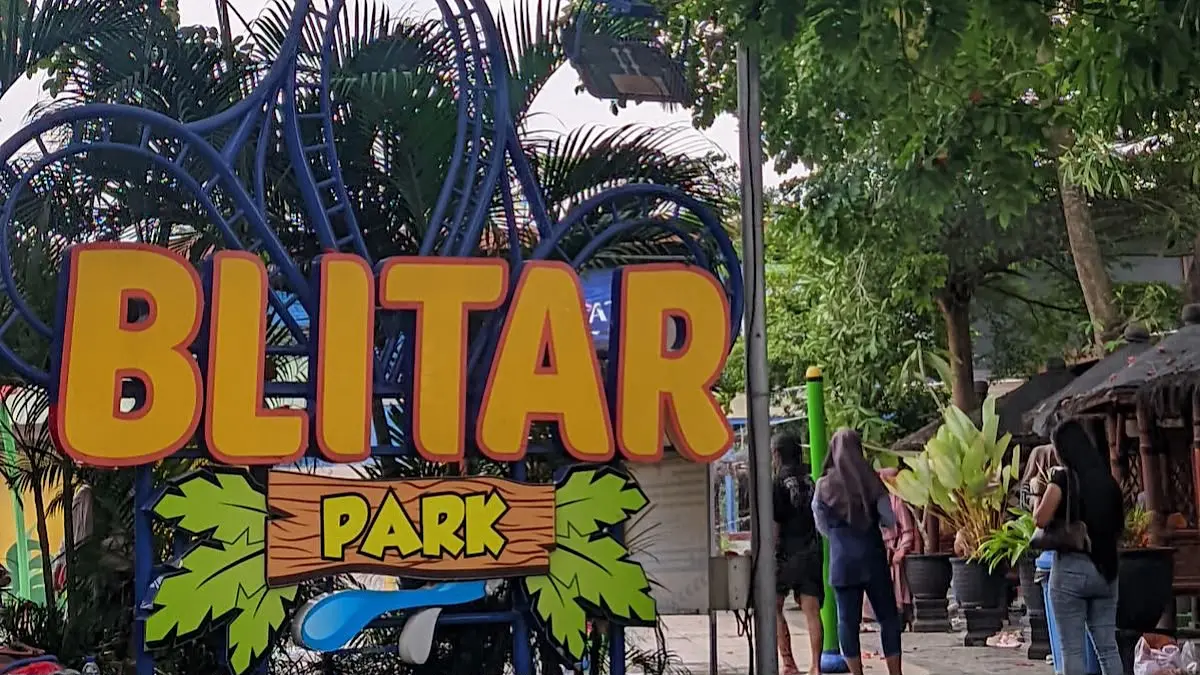 Informasi lengkap Blitar Park 2026: harga tiket masuk terusan, rute lokasi, jam buka, fasilitas, dan daftar wahana seru untuk liburan di Blitar.(pinterest)