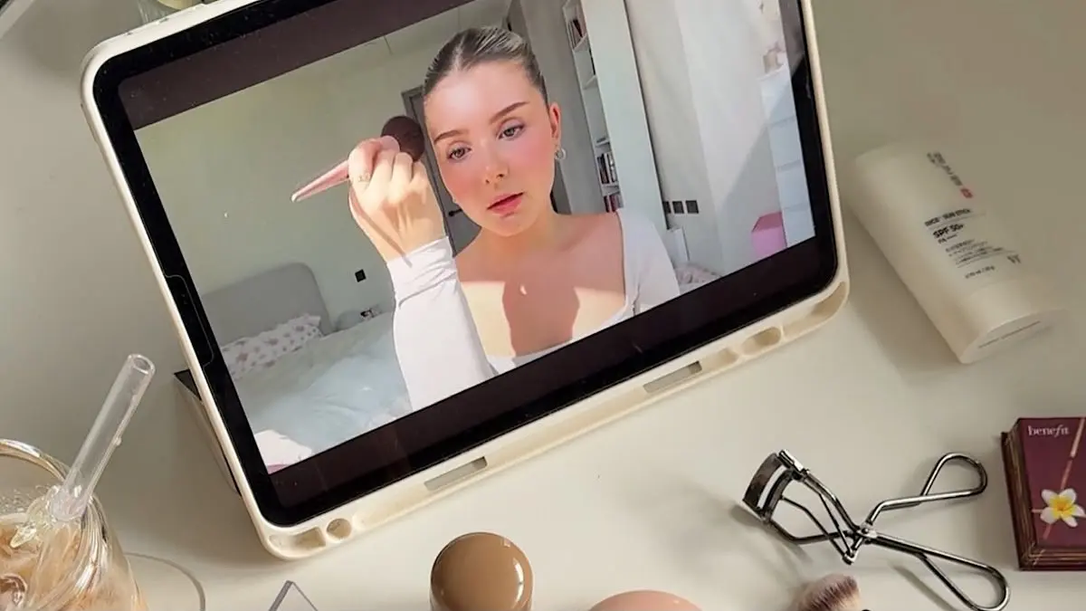 MUA profesional Paw membagikan trik clean makeup look natural dan elegan menggunakan produk murah seharga Rp20 ribuan. Simak panduan lengkapnya!(pinterest)