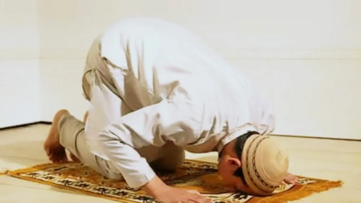 Pahami keutamaan sholat malam menurut Ustaz Adi Hidayat sebagai amalan pelengkap salat fardhu dan peningkat derajat ketaatan hamba. (PINTEREST)