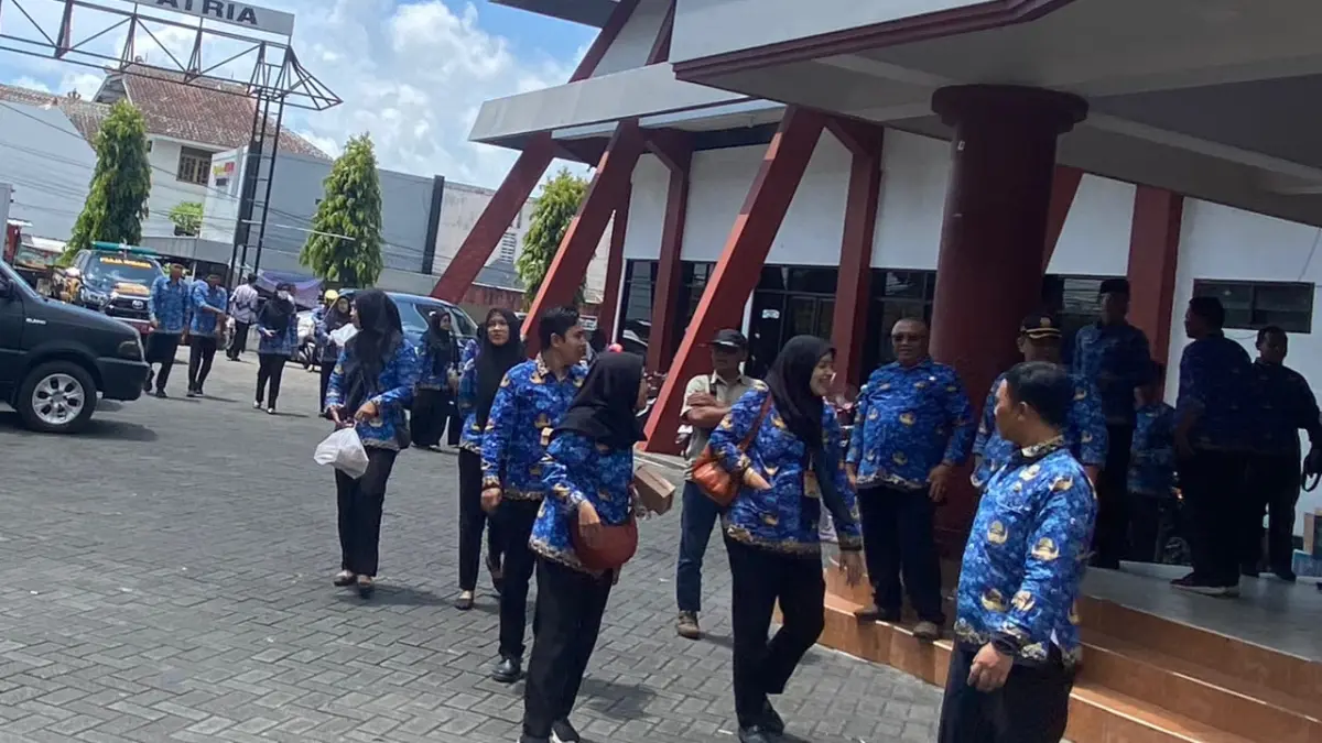 MOCH. LUKI AZHARI/RADAR BLITAR
ABDI NEGARA: ASN di lingkungan Pemkot Blitar akan ditata ulang untuk mengisi posisi jabatan lowong seiring lelang jabatan 6 JPT.
