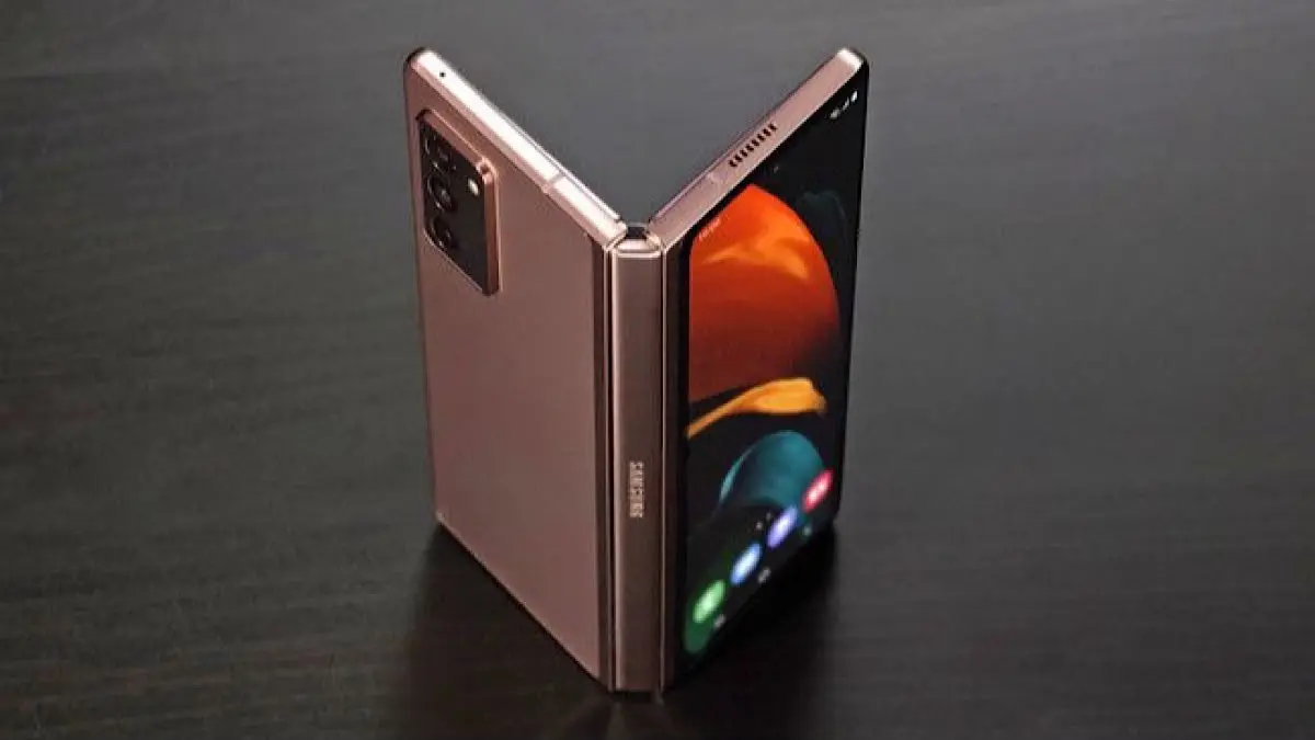 Samsung Galaxy Z Fold 7 menawarkan desain tipis, Snapdragon 8 Elite, kamera 200 MP, dan One UI yang matang. Simak kelebihan serta kekurangan HP lipat premium ini.(pinterest)