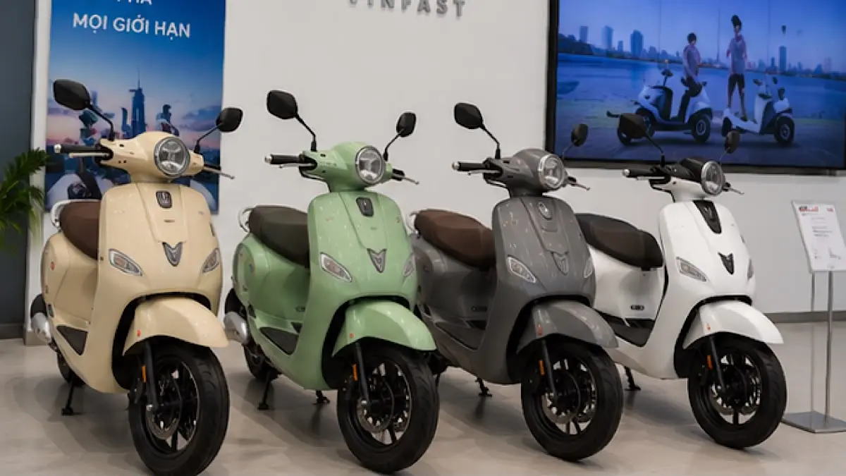 VinFast Viper hadir sebagai motor listrik premium dengan kecepatan hingga 90 km/jam, fitur battery swap, dan harga Rp22 jutaan. Simak hasil pengujian serta keunggulannya.(pinterest)