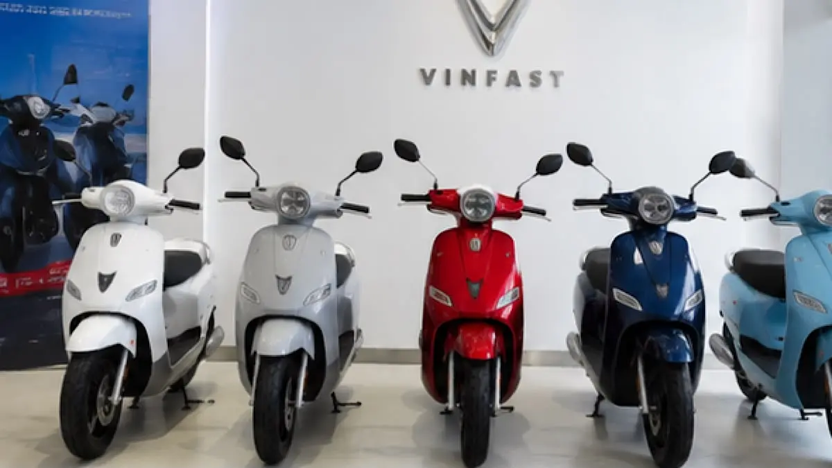 VinFast Viper siap meluncur di Indonesia dengan harga sekitar Rp20 jutaan. Motor listrik ini menawarkan tenaga 3.000 watt, jarak tempuh hingga 150 km, dan kenyamanan berkendara yang menarik.(pinterest)