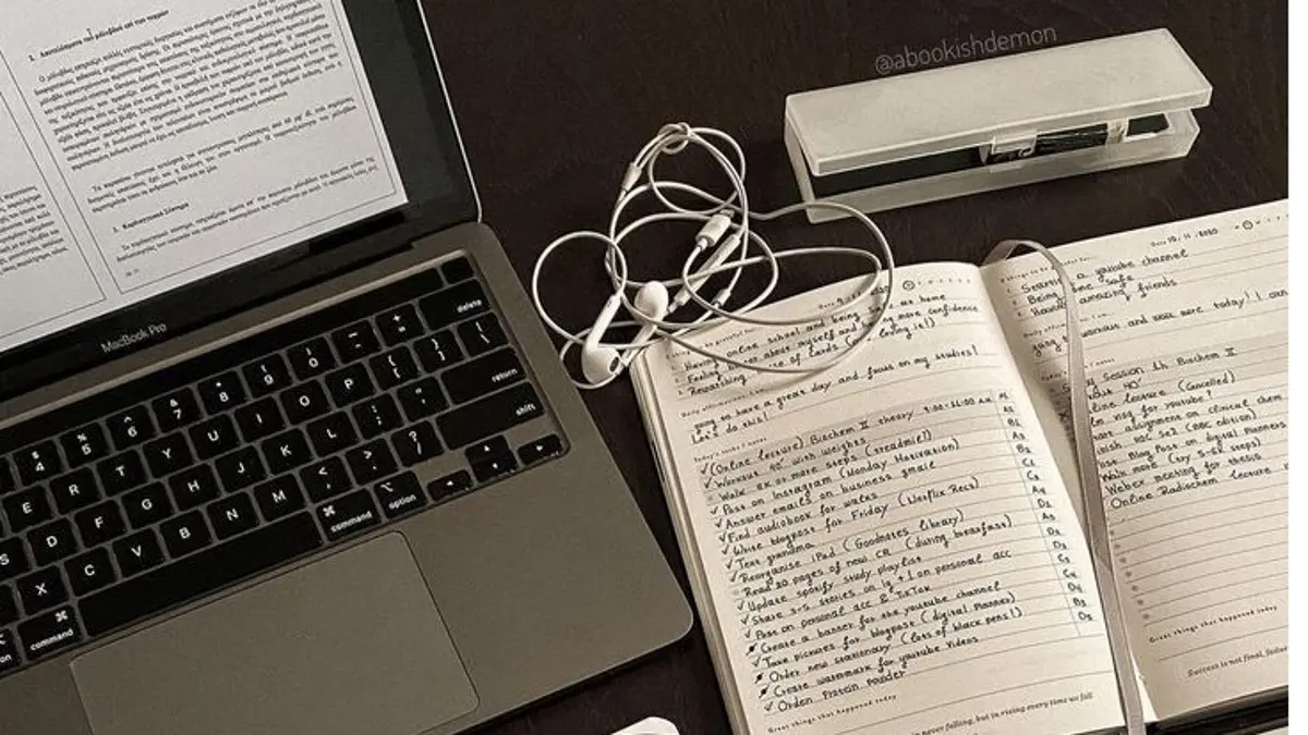 Cari rekomendasi laptop untuk skripsian 2026? Simak 5 daftar laptop murah 4-6 jutaan performa andal untuk ketik skripsi, olah data, dan analisis tugas akhir mahasiswa di sini! (PINTEREST)