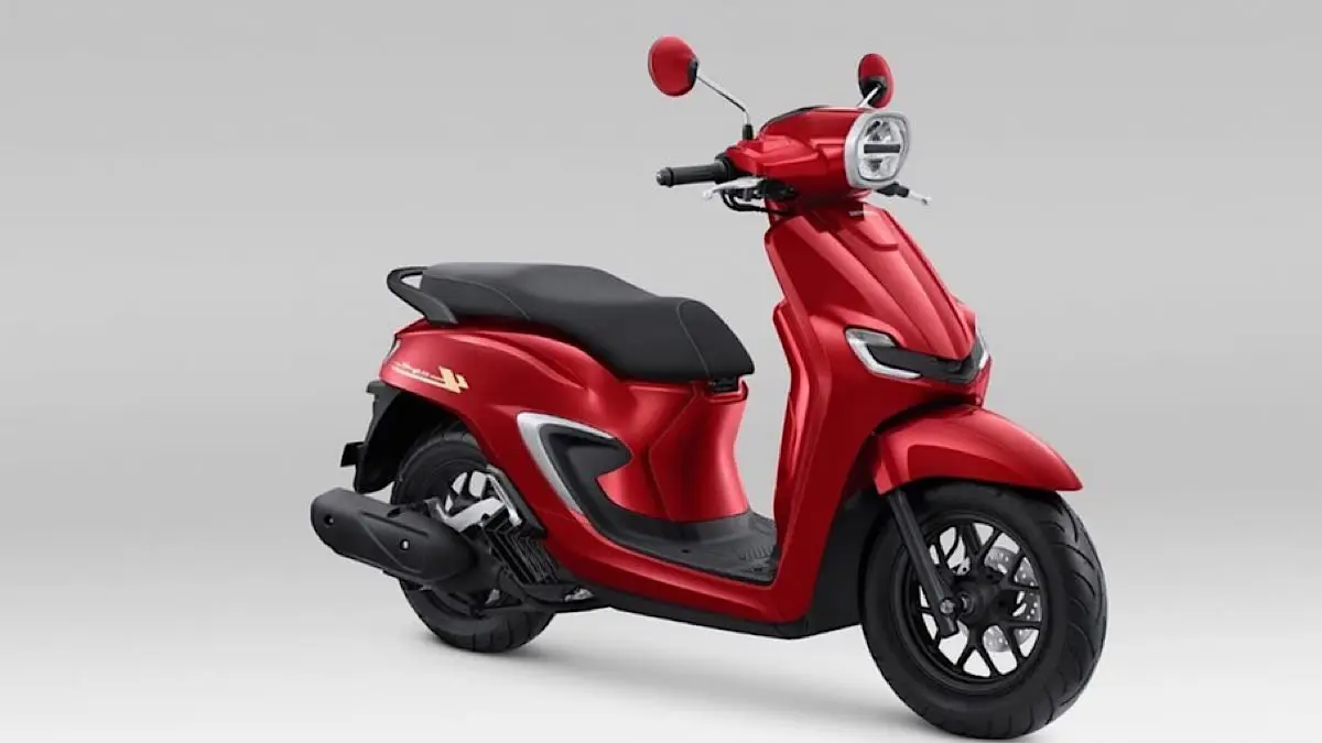 Honda Stylo 160 ABS Special hadir dengan warna Burgundy eksklusif, aksen black chrome, serta jok dua warna. Simak fitur, spesifikasi, dan harga terbarunya.(pinterest)