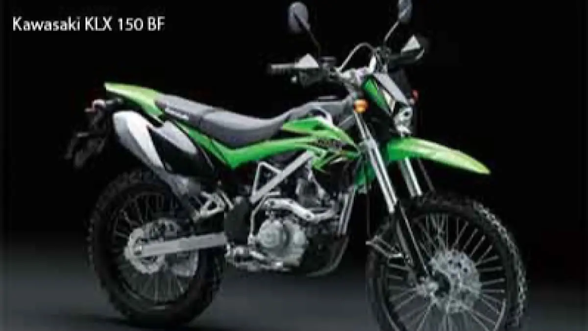 Kawasaki KLX 150 XPL 2026 resmi dijual Rp44,8 juta. Motor trail bergaya adventure ini hadir dengan mesin karburator, lampu LED, speedometer digital, dan suspensi upside down.(pinterest)