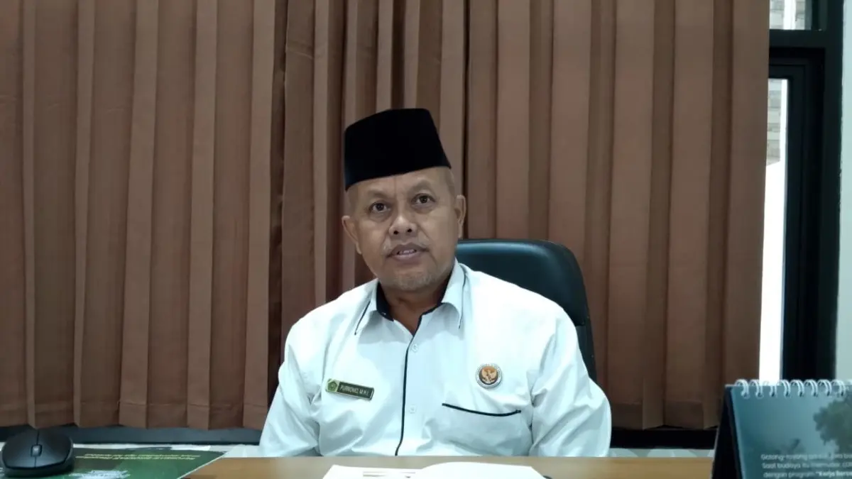 Fenomena ramalan zodiak dan tarot semakin marak di media sosial, terutama di kalangan generasi muda. Praktisi agama mengingatkan agar konten semacam itu tidak dijadikan pedoman menentukan nasib. Jika mengandung nasihat kebaikan, cukup dijadikan bahan introspeksi diri, sementara keyakinan terhadap masa depan tetap disandarkan kepada Tuhan dan ikhtiar dalam menjalani kehidupan.