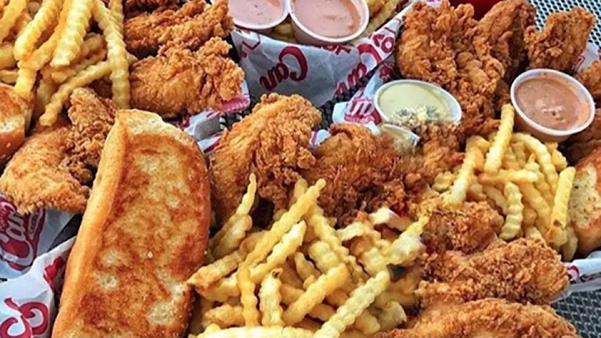 Makanan sehat itu mahal masih menjadi mitos yang dipercaya banyak orang. Simak fakta di balik meningkatnya konsumsi junk food dan cara makan sehat tanpa biaya besar.(pinterest)