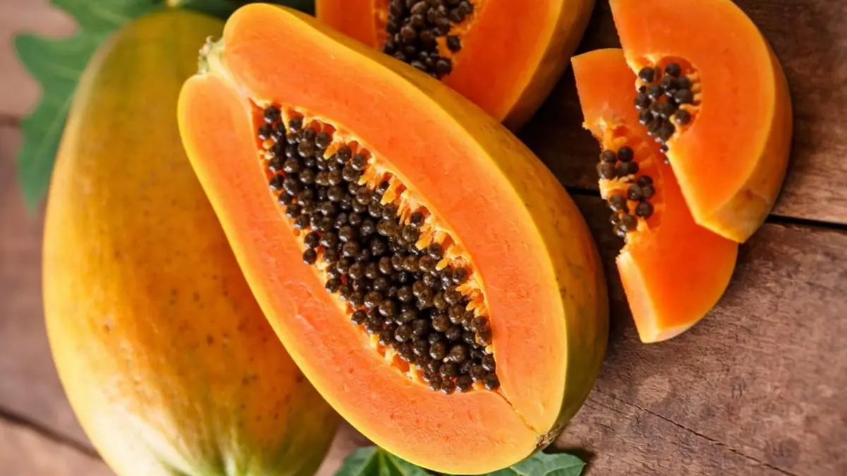 Manfaat buah papaya untuk kelancaran pencernaan, imunitas tubuh, dan kesehatan jantung. Simak nutrisi lengkap dan porsi idealnya di sini. (PINTEREST)