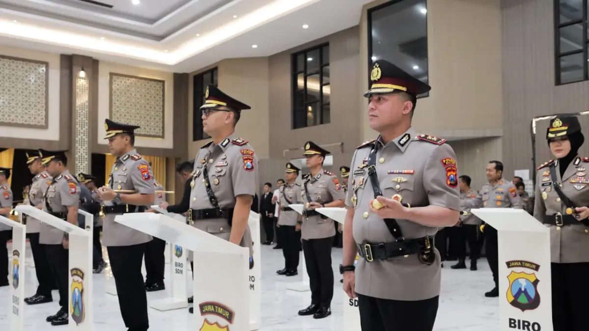 SERTIJAB: AKBP Ardhy Zul Hasbih Nasution resmi menjabat Kapolres Blitar menggantikan AKBP Rivanda dalam upacara serah terima jabatan di Mapolda Jawa Timur.