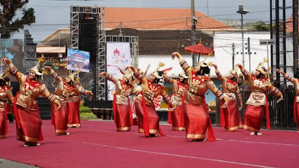 BEN Carnival 2026 di Kota Blitar akan digelar pada malam hari dengan konsep permainan lighting. Penyelenggara juga melarang penggunaan sound horeg selama parade berlangsung.
