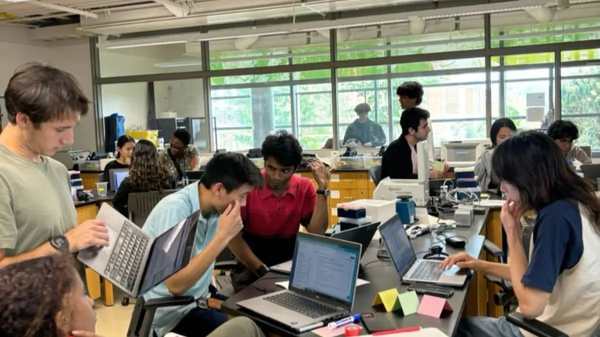BINUS Online menghadirkan sistem kuliah fleksibel bagi pekerja dan profesional. Nasya Marcella cerita perjalanan belajar bisnis, teknologi AI, hingga persiapan menjadi entrepreneur. (Pinterest) 