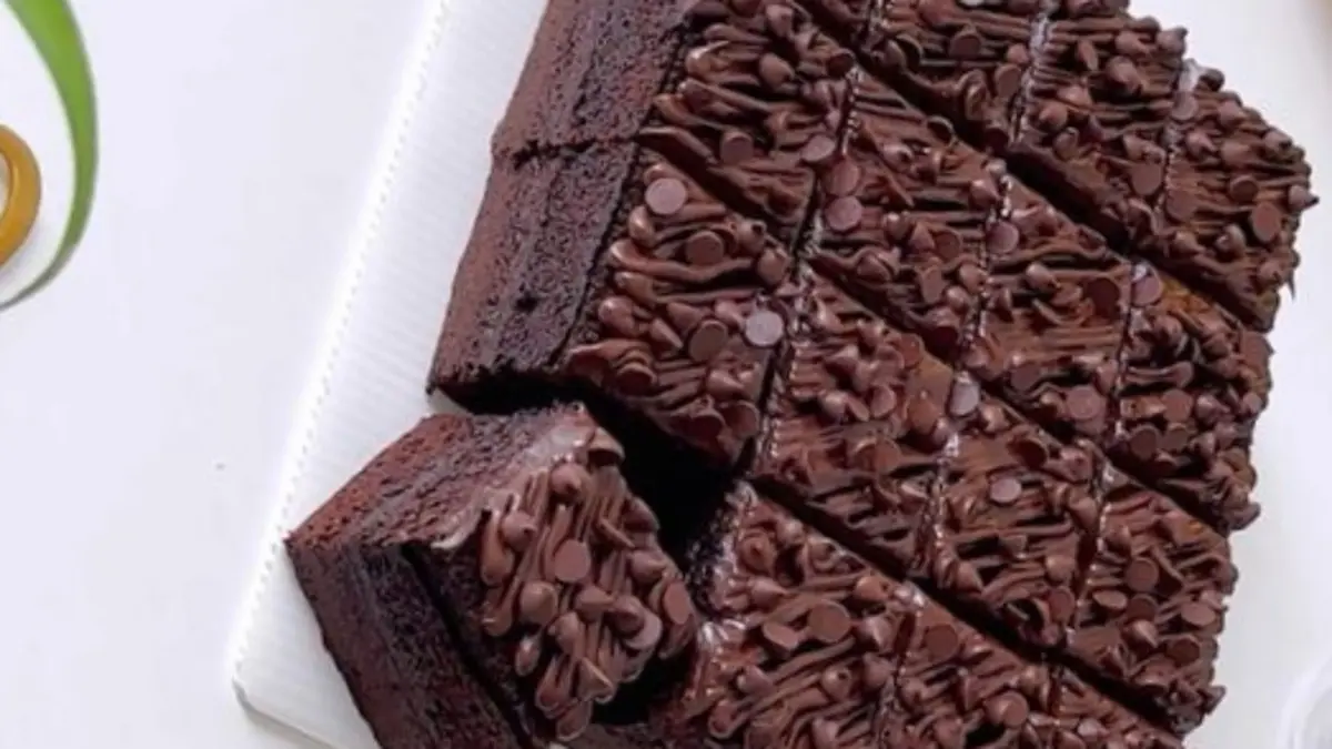 Cara membuat brownies cokelat yang super lembut, moist, dan nyokelat ternyata mudah dilakukan di rumah dengan bahan sederhana. Simak resep lengkapnya di sini. (PINTEREST)