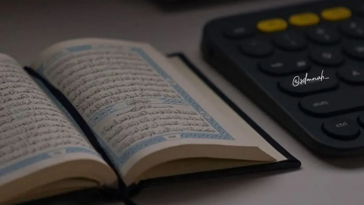 Keutamaan Membaca Surah Al-Kahfi di hari Jumat memberikan cahaya spiritual dan solusi hidup terlengkap. Temukan rahasia amalan sunnah penuh keberkahan ini sekarang juga! (PINTEREST)