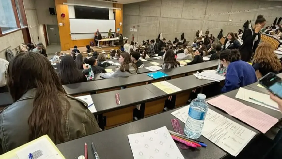 Universitas Terbuka menghadirkan sistem kuliah fleksibel bagi pekerja. Simak bagaimana UT membantu mahasiswa mengejar pendidikan sambil membangun karier.(Pinterest) 