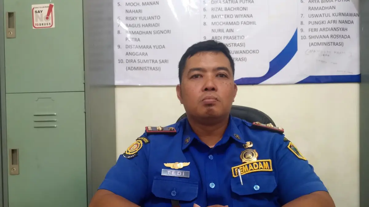 WASPADA: Damkar Kabupaten Blitar mengimbau masyarakat tidak membakar sampah sembarangan selama musim kemarau karena berisiko memicu kebakaran.