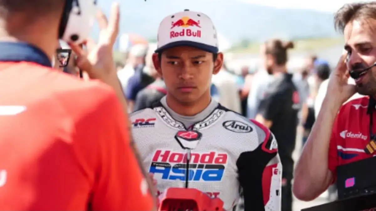 Veda Ega Pratama tampil mengesankan pada tes Moto3 Jerez 2026. Performa Honda meningkat drastis hingga membuat KTM mulai waspada terhadap ancaman rookie Indonesia.(pinterest)
