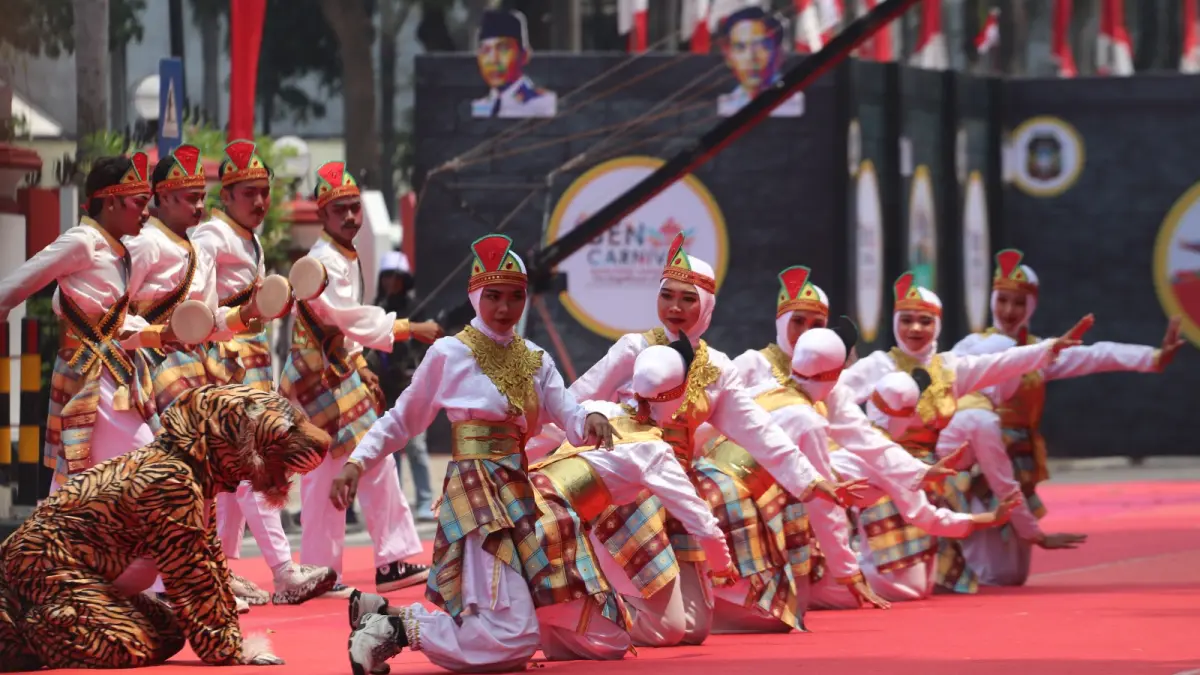 MOCH SUBCHAN ABDULLAH/RADAR BLITAR
EVENT NASIONAL: Peserta BEN Carnival tahun lalu unjuk gigi di titik start.