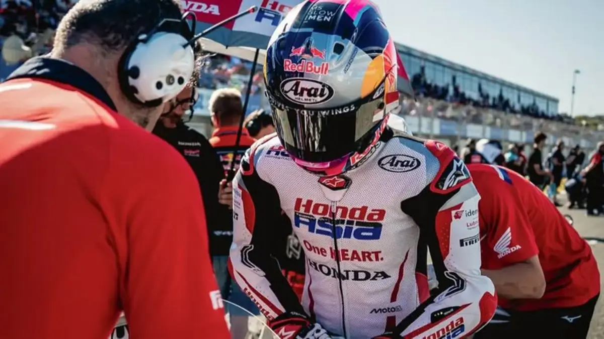Veda Ega Pratama mencatat comeback luar biasa di Moto3 Jerman dengan finis P8 dari start P13. Dani Pedrosa mengungkap strategi cerdas yang membuat aksi pembalap Indonesia itu sukses. (Pinterest) 