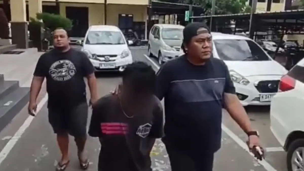 DIRINGKUS: Pelaku pencurian di sebuah rumah di Srengat berinisial FM diamankan Satreskrim Polres Blitar Kota.
