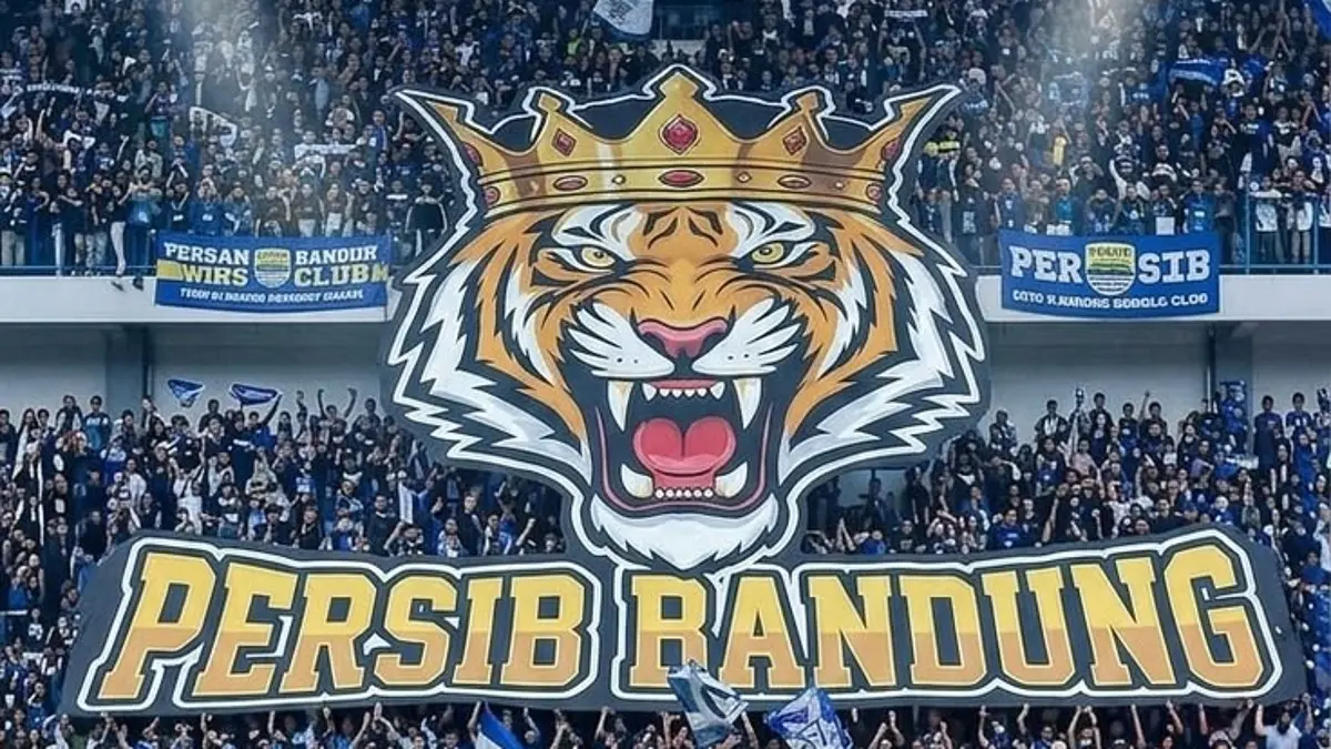 Persib Bandung terbaru bersiap menghadapi Persija Jakarta pada semifinal Piala Presiden di Gianyar. Laga berlangsung tanpa penonton dengan pengamanan yang diperketat. (PINTEREST)