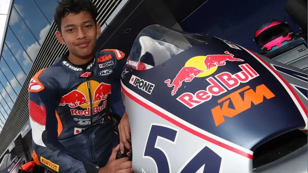 Veda Ega Pratama Moto3 bersiap menghadapi tantangan besar di Moto3 Inggris 2026 Silverstone dengan mengandalkan teknik balap dan strategi menghadapi dominasi KTM. (PINTEREST)