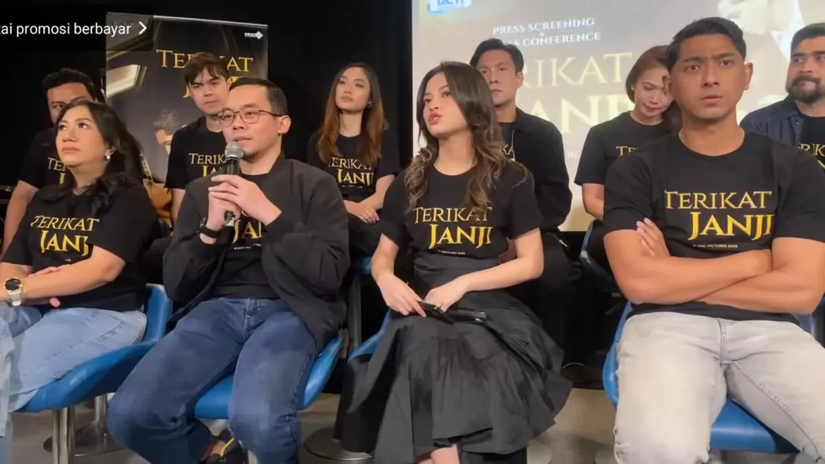 Arya Saloka, Asya, bersama jajaran pemain, sutradara, penulis, dan tim produksi menghadiri konferensi pers peluncuran sinetron Terikat Janji. RCTI menghadirkan serial ini dengan konsep cerita yang lebih ringkas, penuh plot twist, dan didukung kualitas visual yang ditingkatkan untuk menjawab perubahan kebiasaan menonton masyarakat.