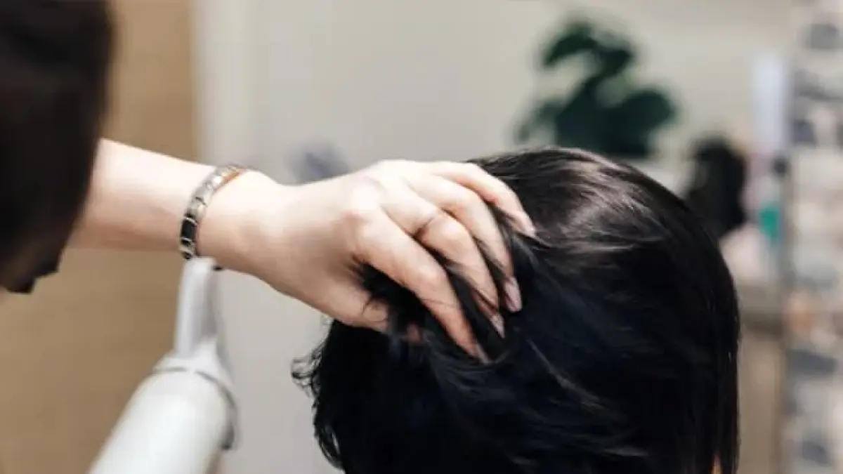Hari baik potong rambut 