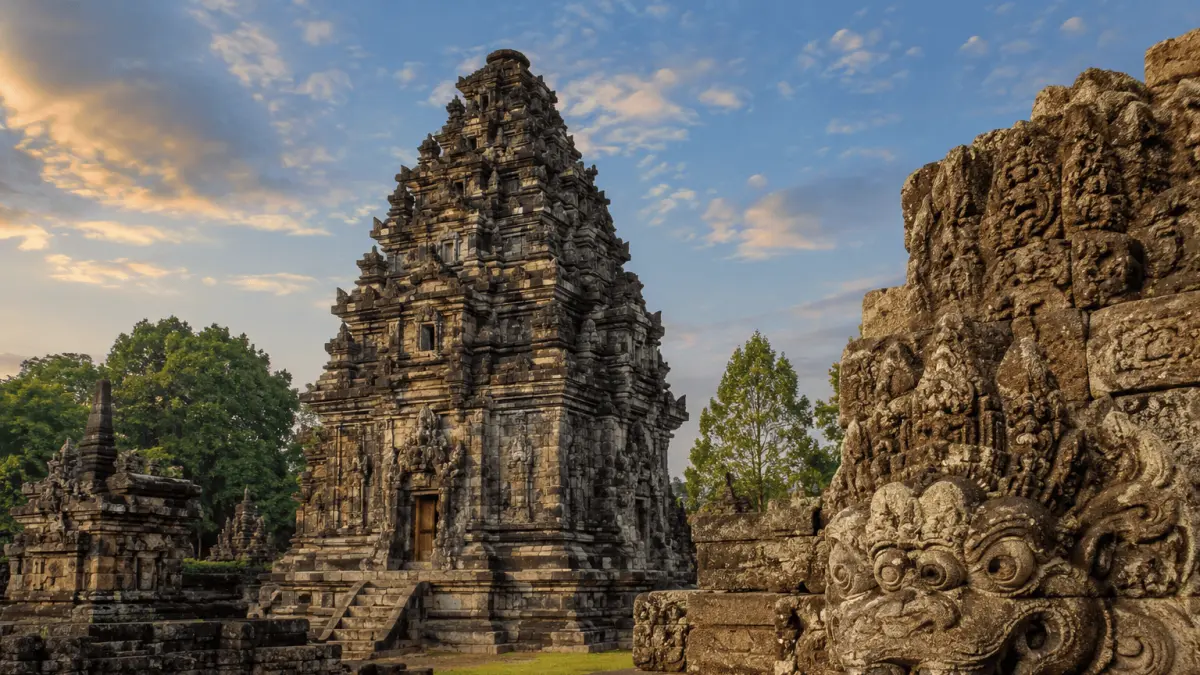 Jejak kejayaan Kerajaan Kediri masih dapat ditelusuri melalui candi, prasasti, dan karya sastra yang menjadi saksi perkembangan peradaban Hindu di Nusantara. Mari lestarikan warisan sejarah sebagai sumber pengetahuan bagi generasi mendatang.