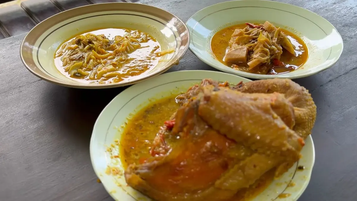 Kuliner legendaris Blitar menghadirkan tahu bumbu, soto daging, nasi ampok, es pleret, hingga geti yang tetap menjadi favorit wisatawan saat berkunjung ke Kota Proklamator. (PINTEREST)
