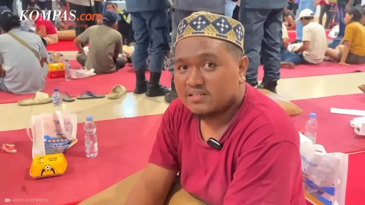 Seorang penumpang menceritakan detik-detik awal kebakaran kapal yang bermula dari dek kendaraan. Menurut kesaksiannya, dua mobil lebih dulu terbakar sebelum api dengan cepat membesar dan memicu kepanikan di atas kapal.